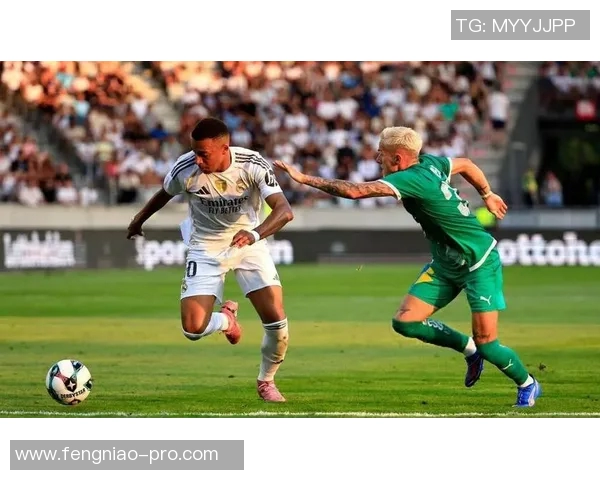 欧联杯激战皇马逆转曼联乌龙球成关键瞬间引发全场狂欢