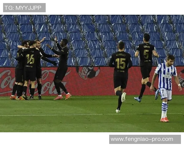 西甲激情四射巴萨4-0战胜波尔图球员帽子戏法点燃全场热情