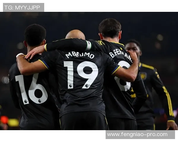 英超激战巴萨大胜曼联点球争议引发全场热议