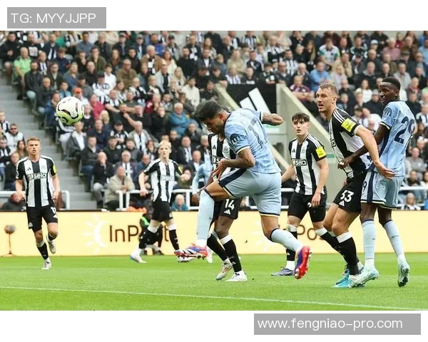 那不勒斯狂胜热刺六比二红牌事件引发全场热议与争议