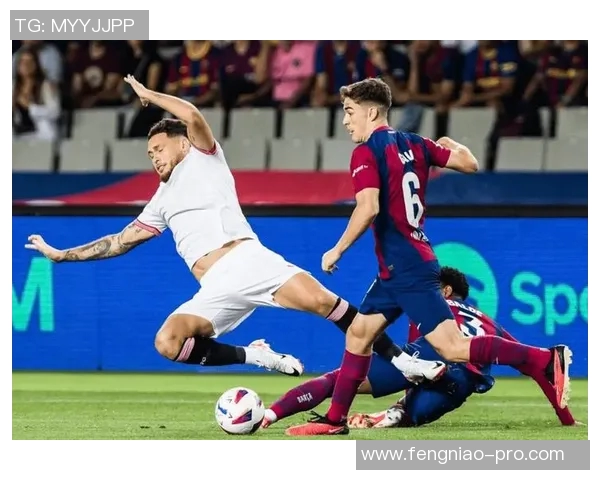 中超激战巴黎圣日耳曼凭乌龙球险胜巴萨引发争议判罚热议